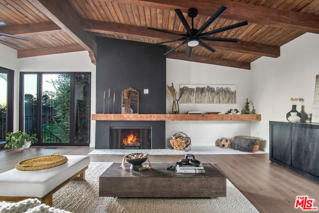 Residential Lease for rent at 9265 Thrush Way, Los Angeles CA featuring 3 beds and 4 baths