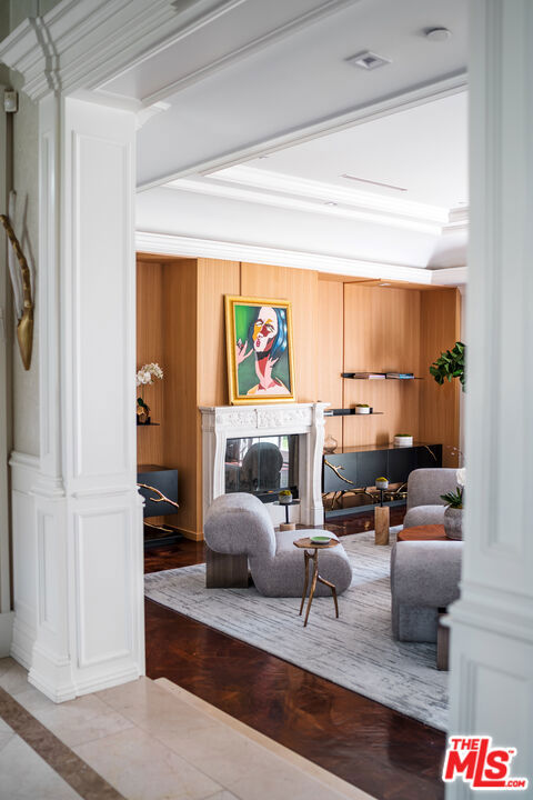 Residential Lease for rent at 727 N Alta Drive, Beverly Hills CA featuring 6 beds and 6 baths