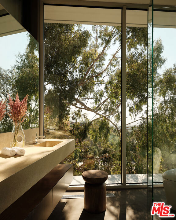 Residential Lease for rent at 2500 Briarcrest Road, Beverly Hills CA featuring 4 beds and 6 baths