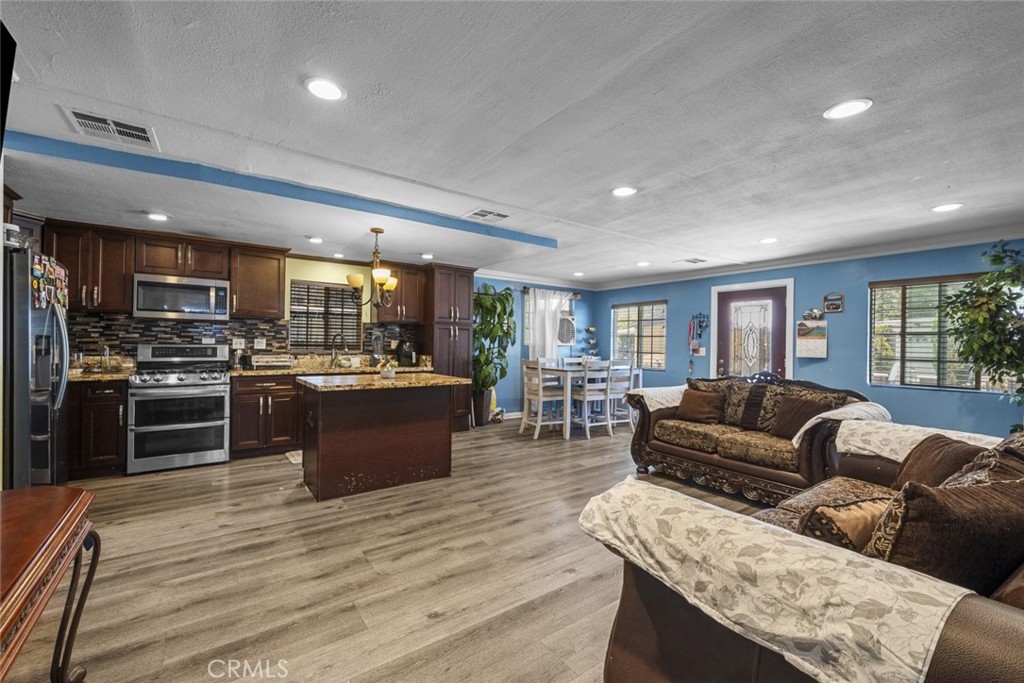 Manufactured In Park for sale at 3255 E Avenue R 34, Palmdale CA featuring 5 beds and 2 baths