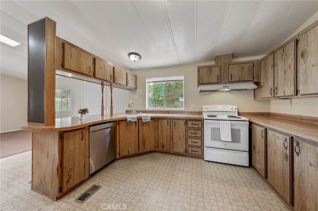 Residential for sale at 13937 Chestnut Lane, Clearlake Oaks CA featuring 2 beds and 2 baths