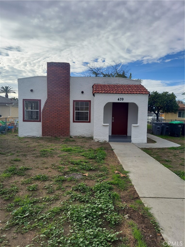 Residential for sale at 439 N Santa Fe Street, Hemet CA featuring 2 beds and 1 bath