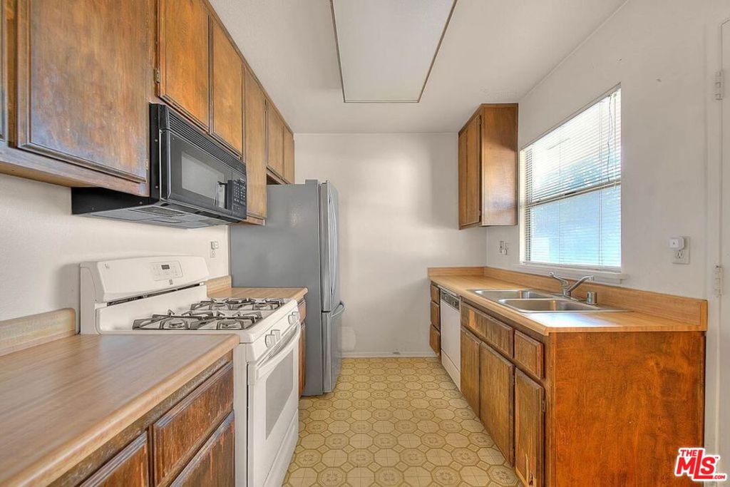Residential for sale at 5815 Bowcroft Street 4, Los Angeles CA featuring 1 bed and 1 bath