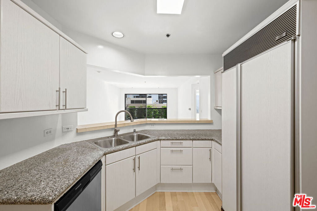 Residential for sale at 10724 Wilshire Boulevard 703, Los Angeles CA featuring 1 bed and 2 baths