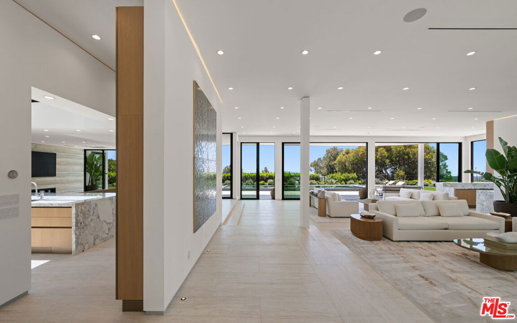 Residential Lease for rent at 365 Trousdale Place, Beverly Hills CA featuring 6 beds and 7 baths