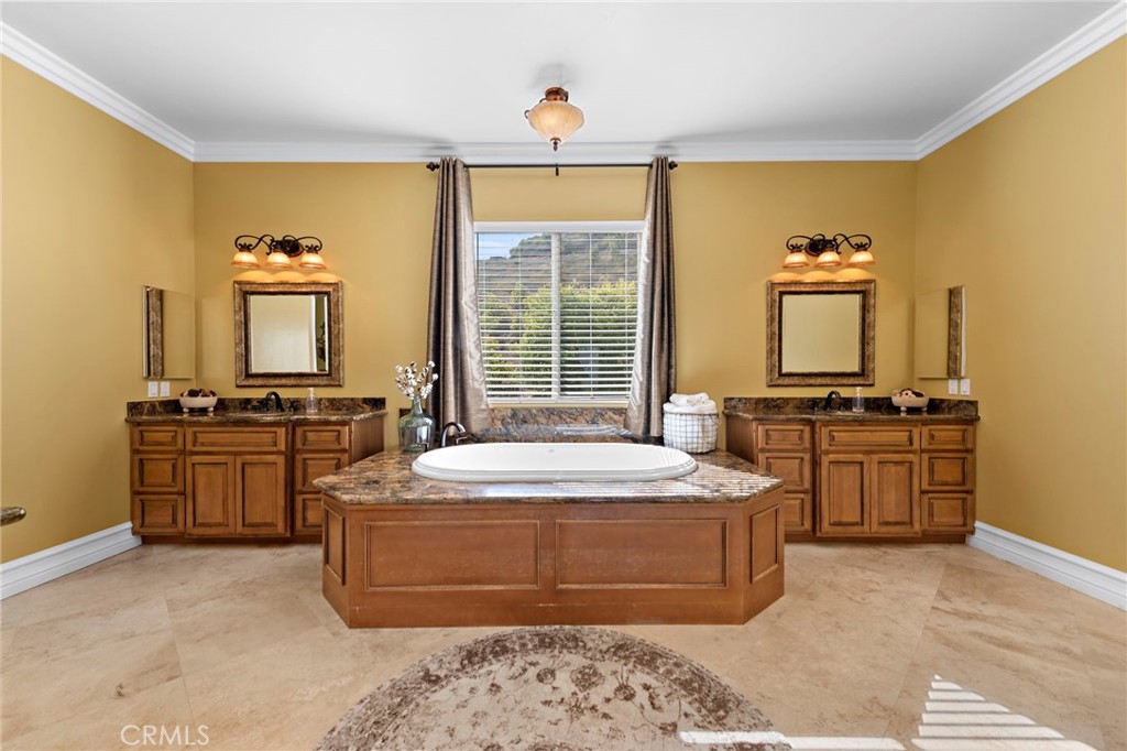 Residential for sale at 38150 Via Huerta, Murrieta CA featuring 5 beds and 6 baths