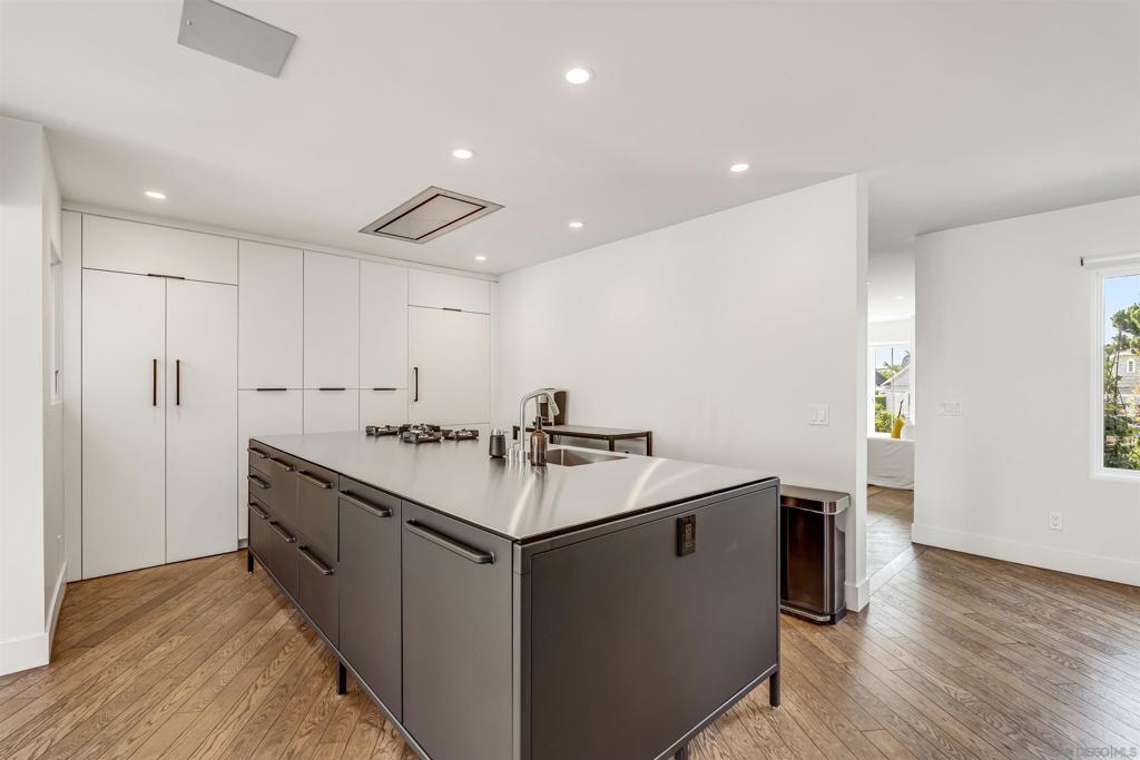 Residential Lease for rent at 7135 Olivetas Avenue, La Jolla, San Diego County CA featuring 4 beds and 3 baths