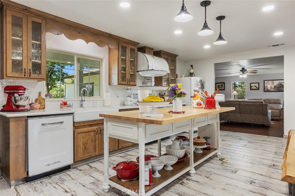 Residential for sale at 4742 Crow Road, Oakdale CA featuring 4 beds and 5 baths