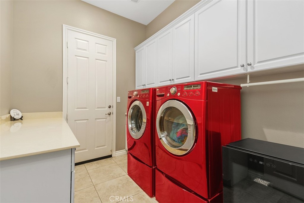 Residential Lease for rent at 43230 La Scala Way, Indio CA featuring 3 beds and 3 baths