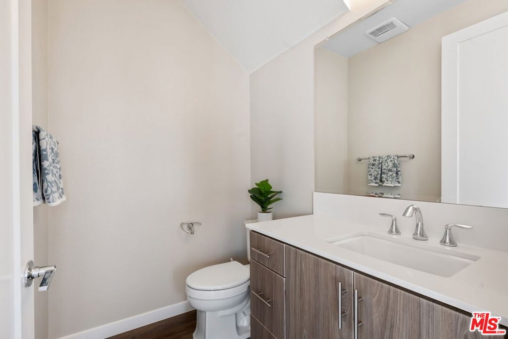 Residential Lease for rent at 4416 Paxton Place, Calabasas CA featuring 2 beds and 3 baths