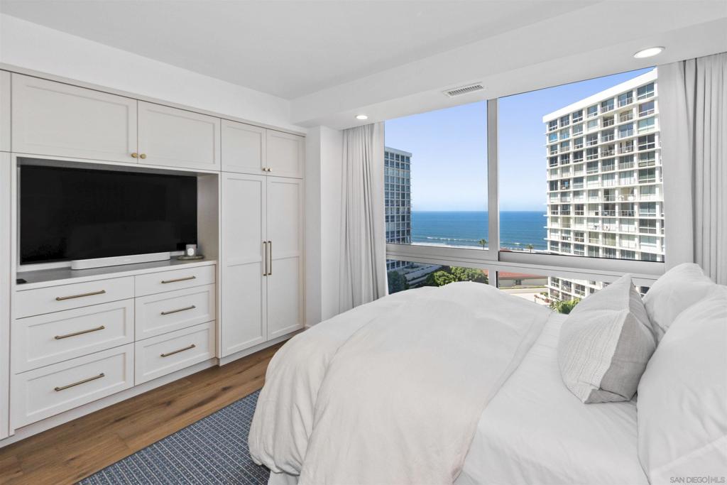 Residential Lease for rent at 1710 Avenida Del Mundo 803, Coronado CA featuring 3 beds and 3 baths