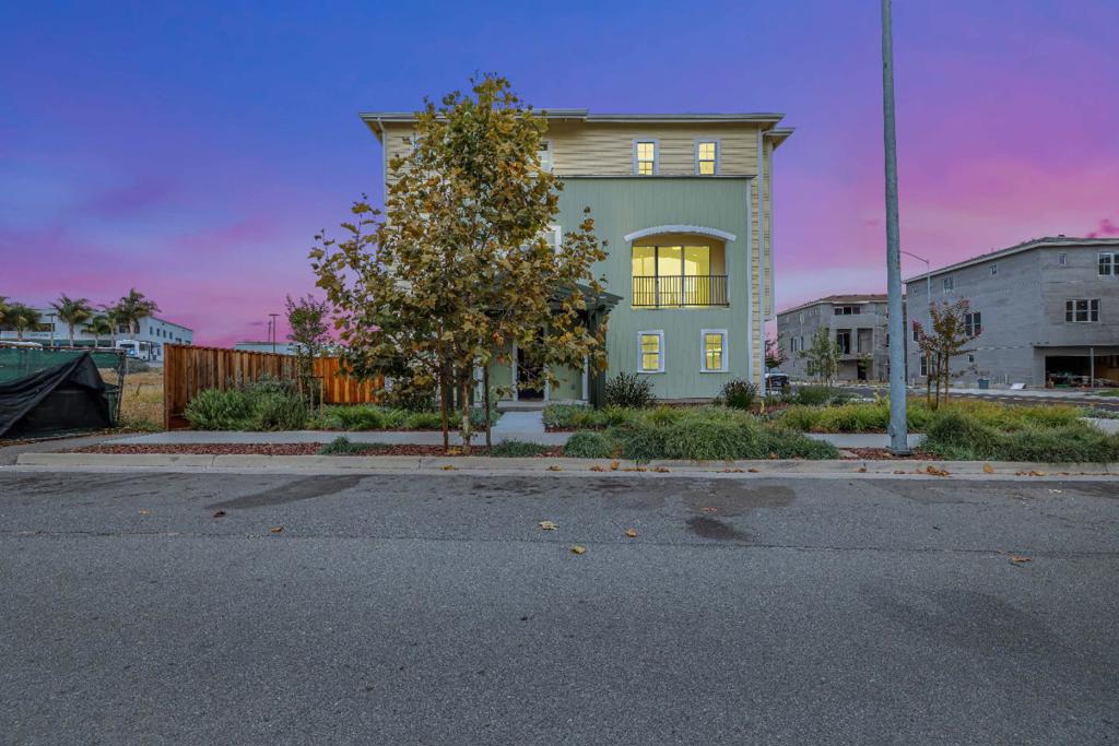 Residential for sale at 401 San Luis Avenue, Watsonville CA featuring 3 beds and 4 baths