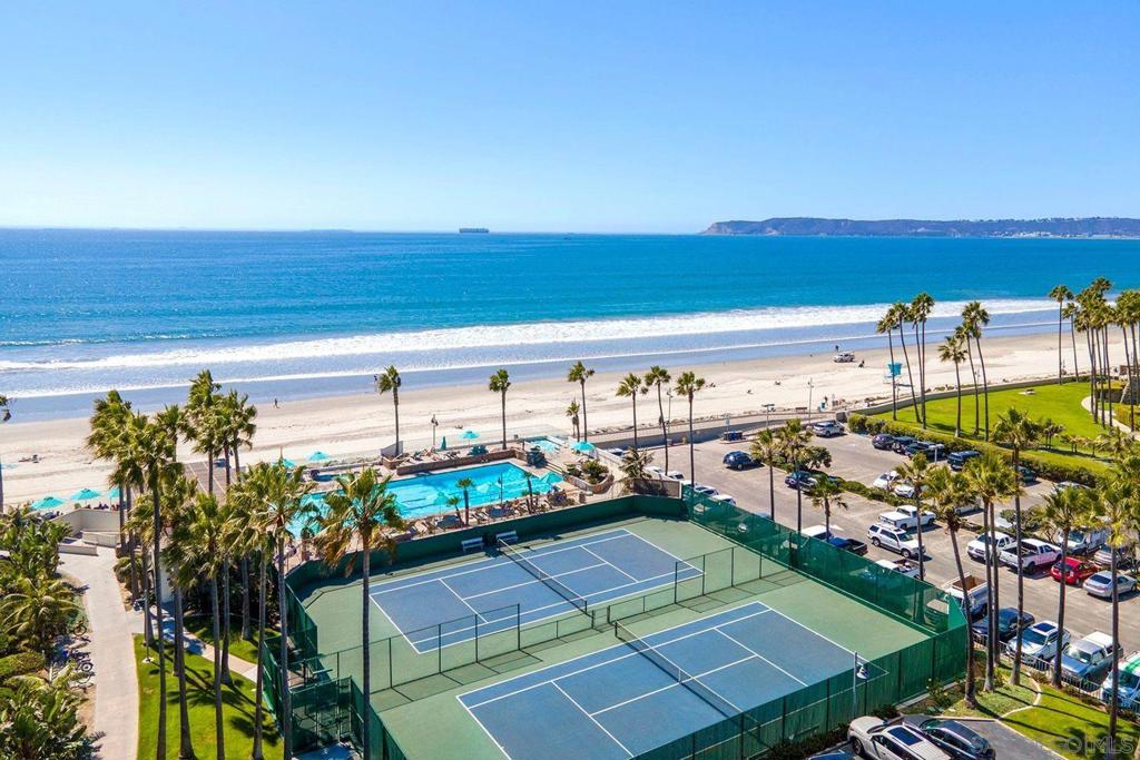 Residential Lease for rent at 1820 Avenida Del Mundo 209, Coronado CA featuring 2 beds and 2 baths