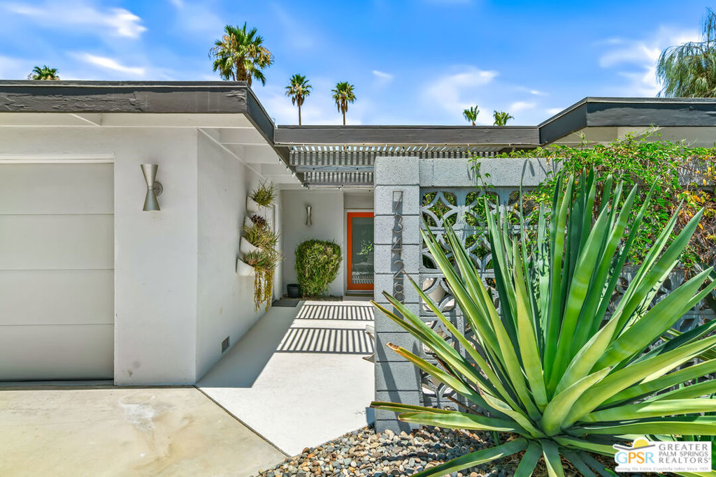 Residential Lease for rent at 73428 Little Bend Trail, Palm Desert CA featuring 3 beds and 2 baths