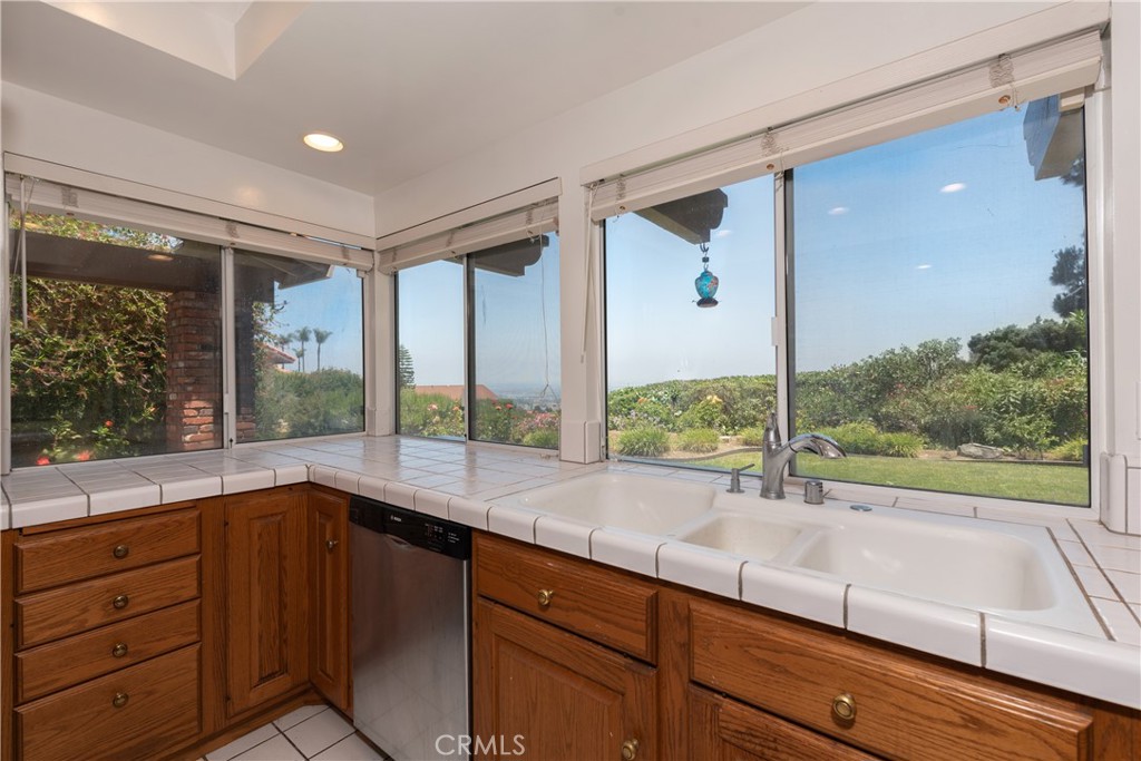 Residential for sale at 8 Via Subida, Rancho Palos Verdes CA featuring 5 beds and 3 baths