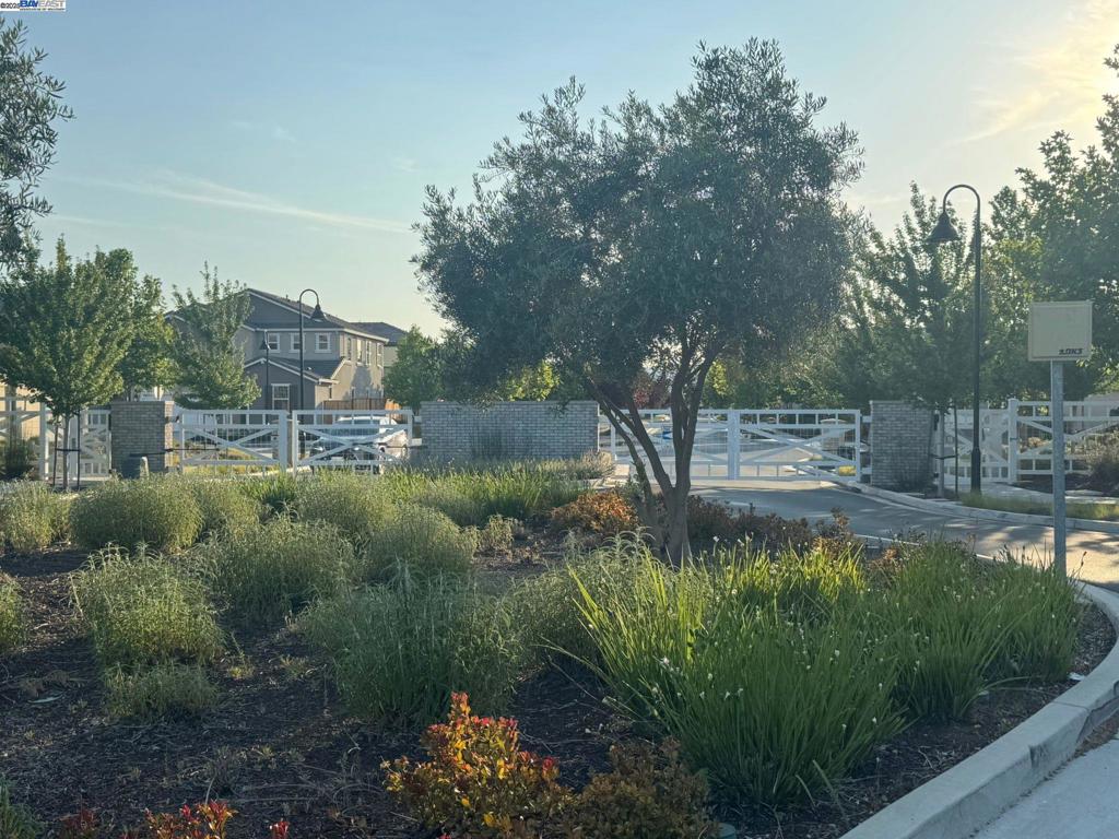 Residential for sale at 5611 Trinity Lakes Ln, Antioch CA featuring 5 beds and 3 baths