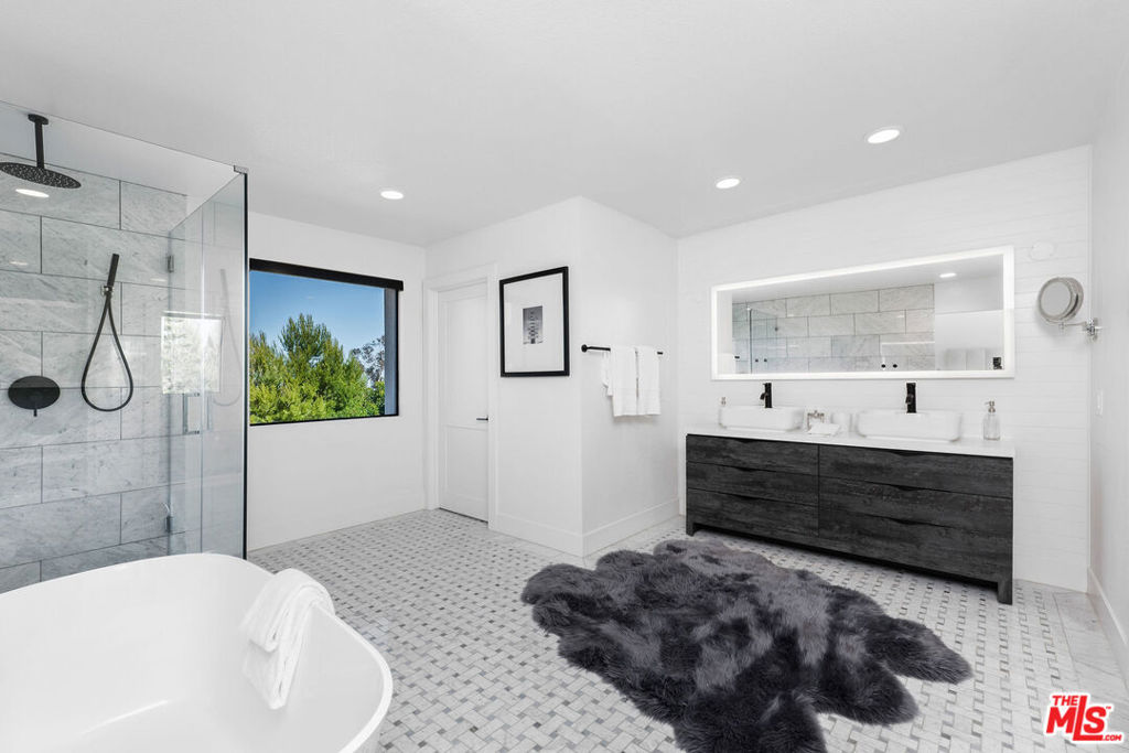 Residential Lease for rent at 23458 W Moon Shadows Drive, Malibu CA featuring 4 beds and 4 baths