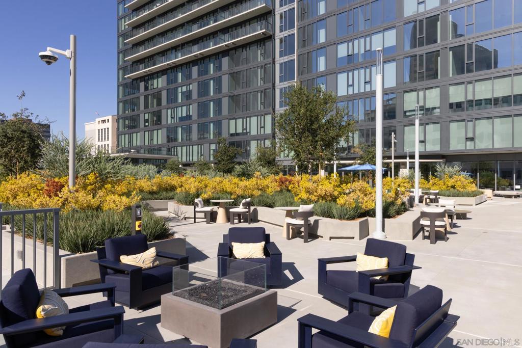 Residential Lease for rent at , San Diego, San Diego County CA featuring 2 beds and 3 baths