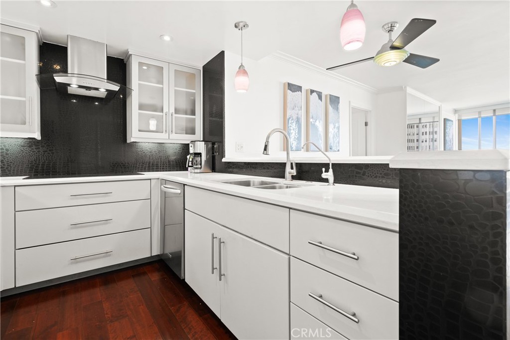 Residential Lease for rent at 700 E Ocean Boulevard 1104, Long Beach CA featuring 3 beds and 2 baths