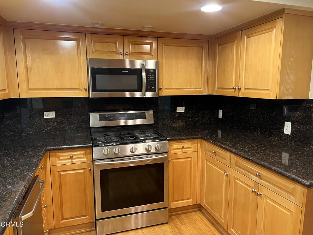 Residential Lease for rent at 5414 Palm Drive, La Canada Flintridge CA featuring 3 beds and 3 baths