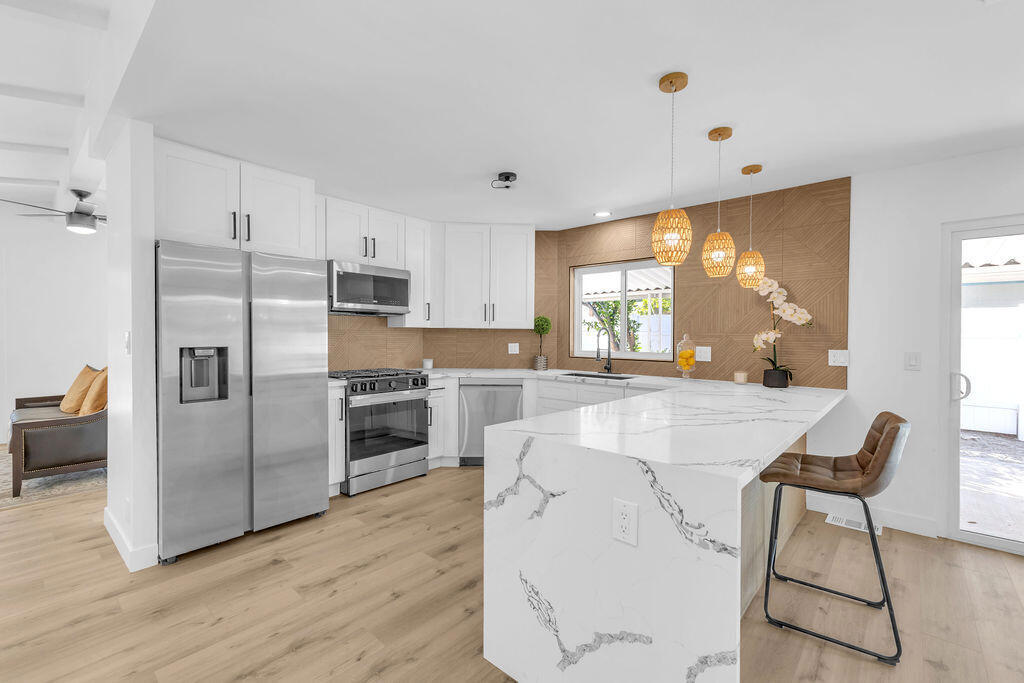 Manufactured In Park for sale at 336 Via Don Benito, Cathedral City CA featuring 2 beds and 2 baths