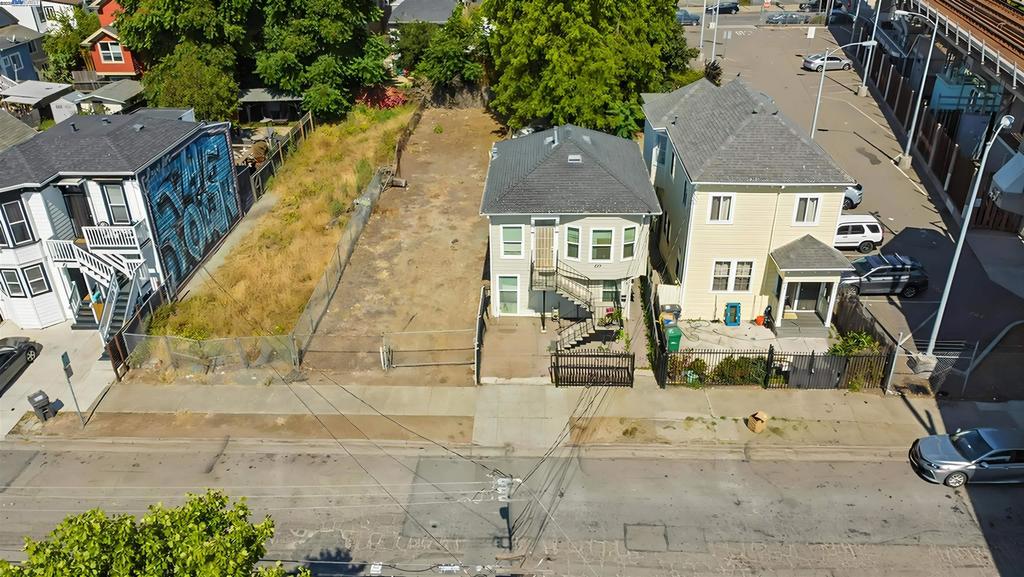 Residential Income for sale at 537 Chester St, Oakland CA