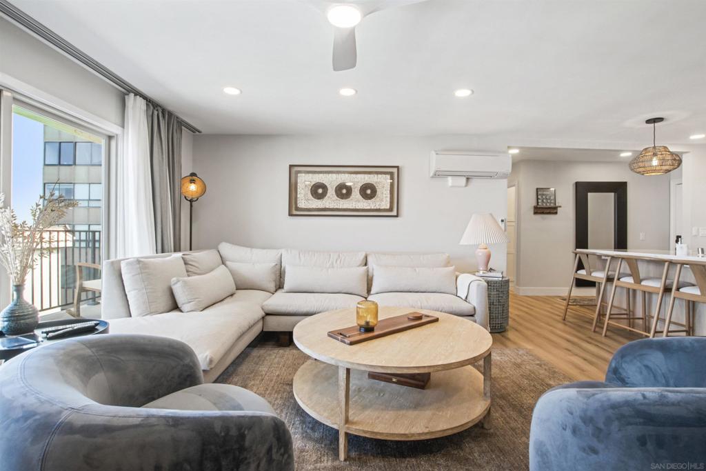 Residential Lease for rent at 909 Coast 12, La Jolla, San Diego County CA featuring 2 beds and 2 baths