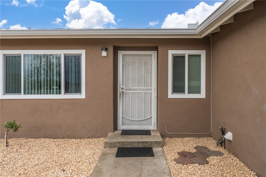 Residential Lease for rent at 716 N Orange Street, Riverside CA featuring 3 beds and 2 baths