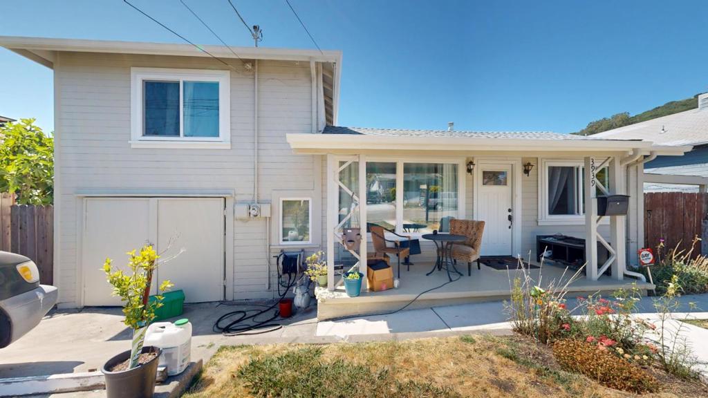 Residential for sale at 3939 Edgemoor Place, Oakland CA featuring 2 beds and 2 baths