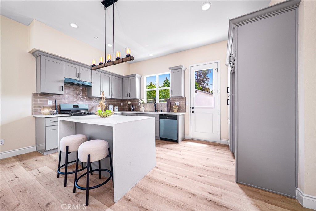 Active for sale at El Monte, CA, El Monte, CA CA and 5 baths