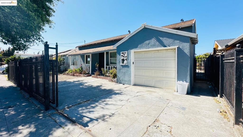 Residential for sale at 1929 Lincoln Avenue, Richmond CA featuring 3 beds and 1 bath