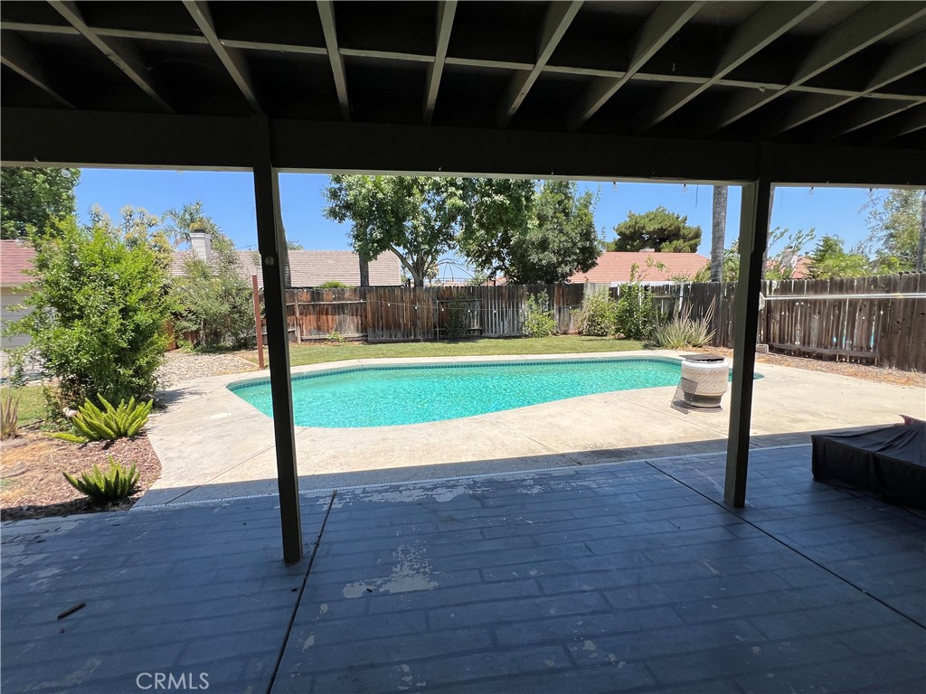 Residential for sale at 14016 Las Entradas, Bakersfield CA featuring 4 beds and 3 baths