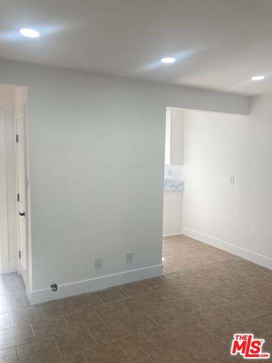 Residential Lease for rent at 1101 W 106th Street 3, Los Angeles, Los Angeles County CA featuring 2 beds and 1 bath