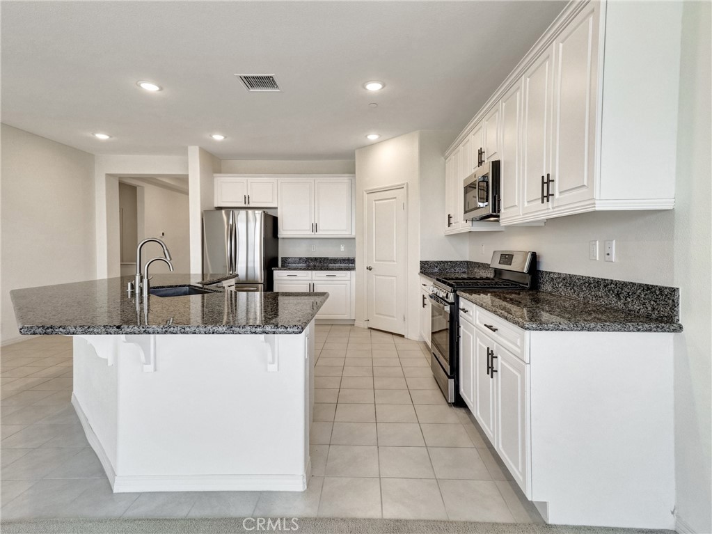 Residential Lease for rent at 43885 Arancia Way, Indio CA featuring 2 beds and 2 baths