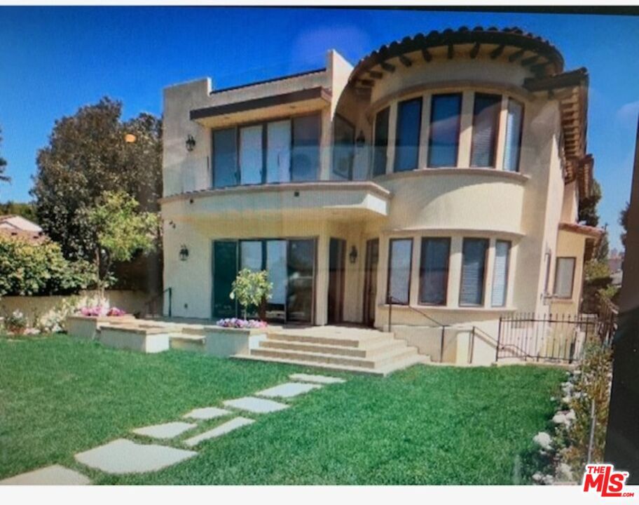 Residential Lease for rent at , Santa Monica, Los Angeles County CA featuring 5 beds and 7 baths