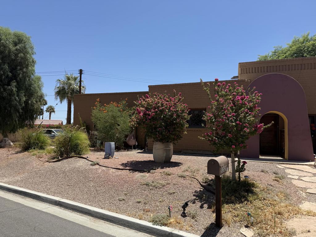 Residential for sale at 51520 Avenida Montezuma, La Quinta CA featuring 3 beds and 4 baths