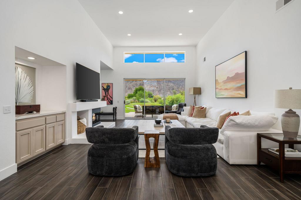 Residential Lease for rent at 56765 Merion, La Quinta CA featuring 4 beds and 5 baths