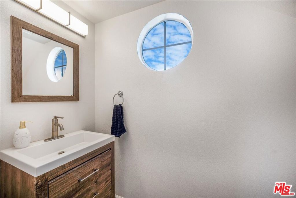 Residential for sale at 378 Oleander Drive, San Jacinto CA featuring 3 beds and 3 baths