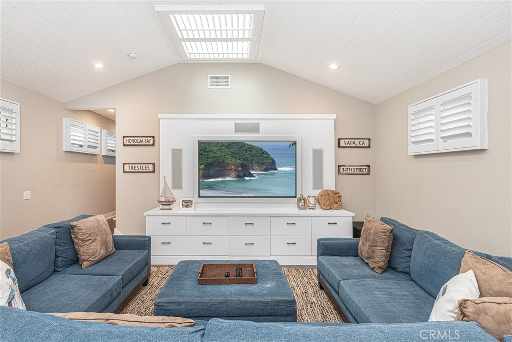 Residential Lease for rent at 213 34th Street, Newport Beach CA featuring 3 beds and 3 baths