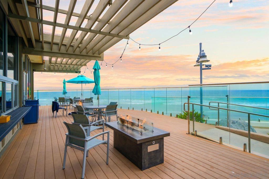 Residential Lease for rent at 1830 Avenida Del Mundo Unit #1002, Coronado CA featuring 1 bed and 1 bath