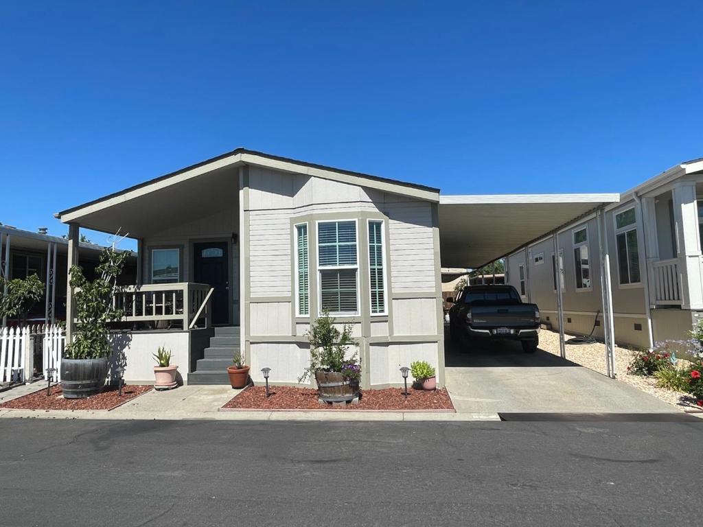 Residential for sale at 500 W 10th Street 61, Gilroy CA featuring 3 beds and 2 baths