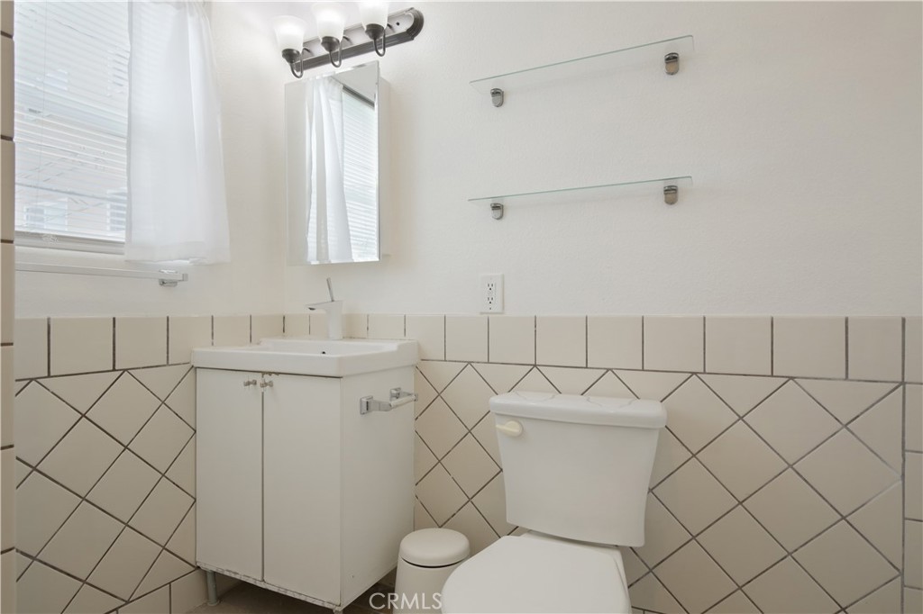 Residential for sale at 354 Chestnut Avenue 33, Long Beach CA and 1 bath