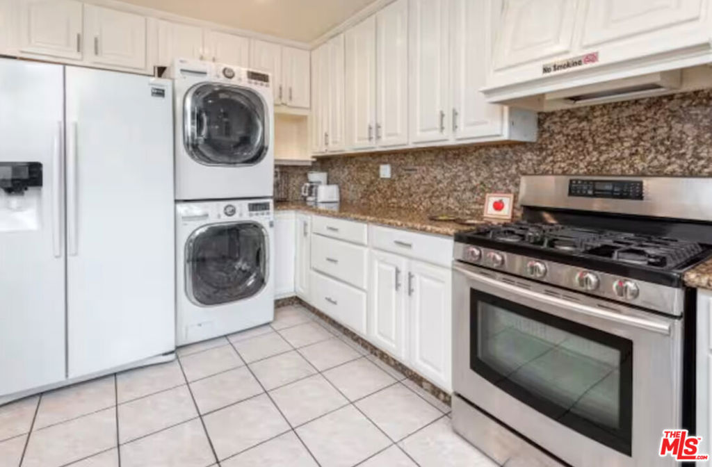 Residential Lease for rent at 509 Edinburgh Ave, Los Angeles, Los Angeles County CA featuring 3 beds and 2 baths