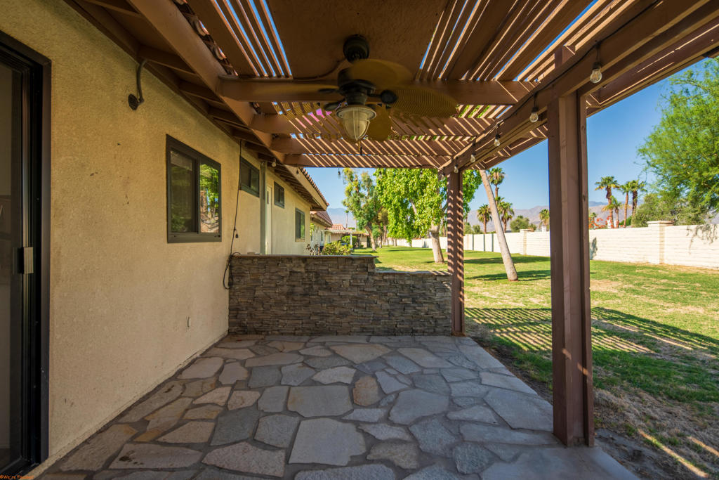 Residential Lease for rent at 41955 Largo, Palm Desert CA featuring 2 beds and 2 baths