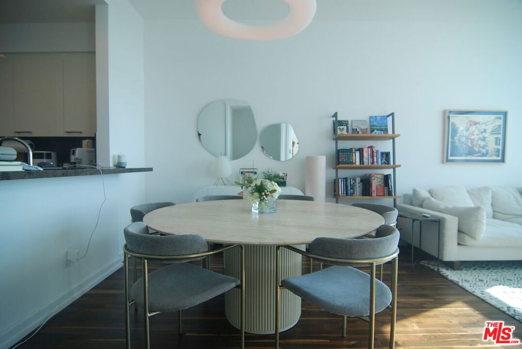 Residential Lease for rent at 900 W Olympic Boulevard 31F, Los Angeles, Los Angeles County CA featuring 1 bed and 2 baths