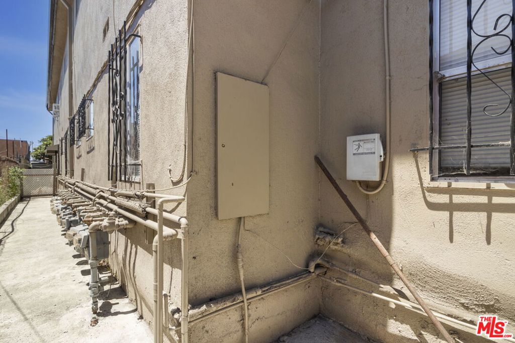 Residential Income for sale at 820 -824 W 95th Street, Los Angeles CA featuring 6 beds and 14 baths