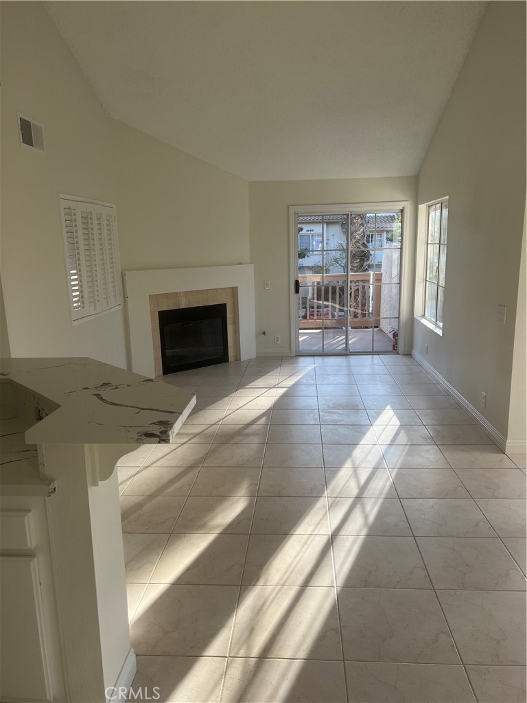 Residential Lease for rent at 26492 Las Palmas 6, Laguna Hills CA featuring 2 beds and 1 bath