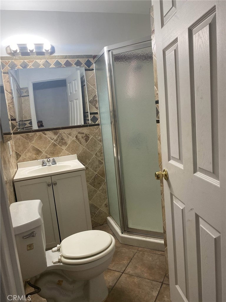 Residential Lease for rent at 1212 S Citrus Avenue S, Los Angeles, Los Angeles County CA featuring 2 beds and 2 baths