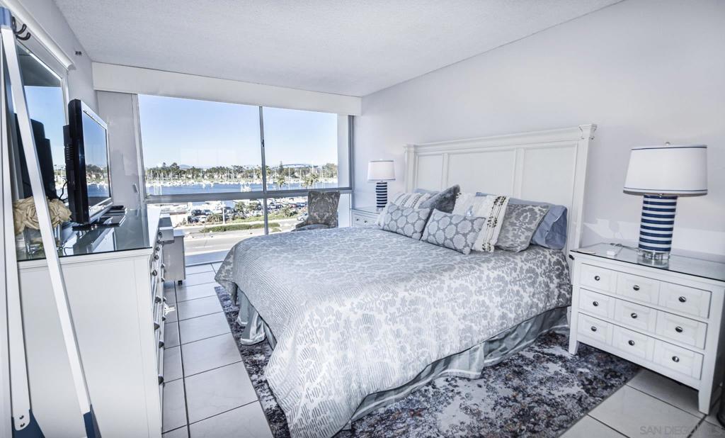 Residential Lease for rent at 1710 Avenida Del Mundo 207, Coronado CA featuring 1 bed and 1 bath