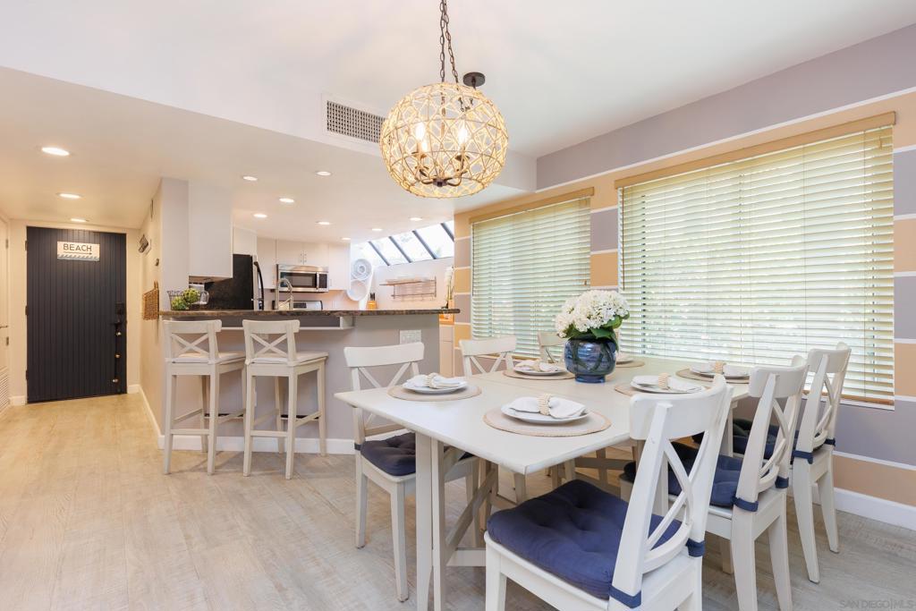 Residential Lease for rent at 8132 Camino Del Sol #D, La Jolla, San Diego County CA featuring 2 beds and 3 baths
